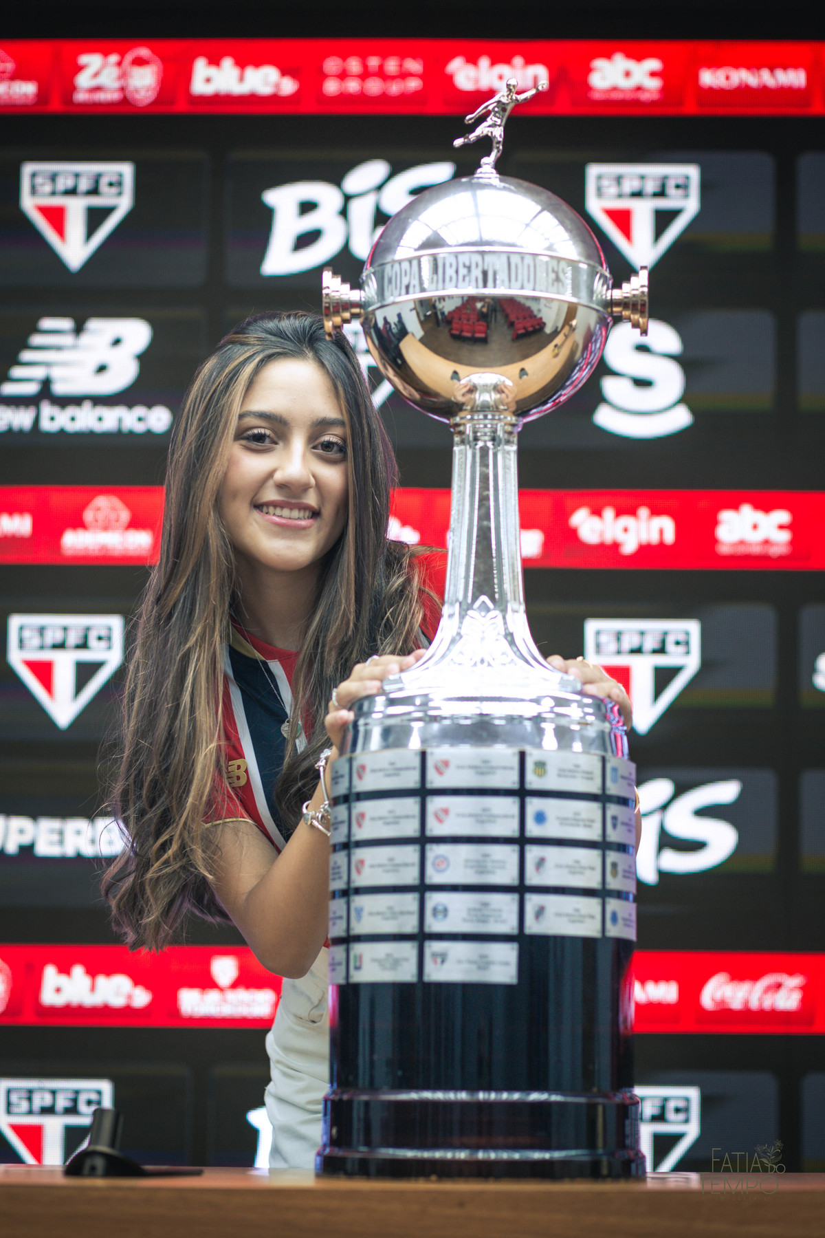 São Paulo, Tricolor, Morumbi, SPFC, Libertadores, Brasileirão, Copa do Brasil, torcida, camisa tricolor, história, soberano, Rogério Ceni, ídolo, gols, clássico, rivalidade, Majestoso, Choque-Rei, San-São, elenco, títulos, glórias, base, Cotia, craques, 