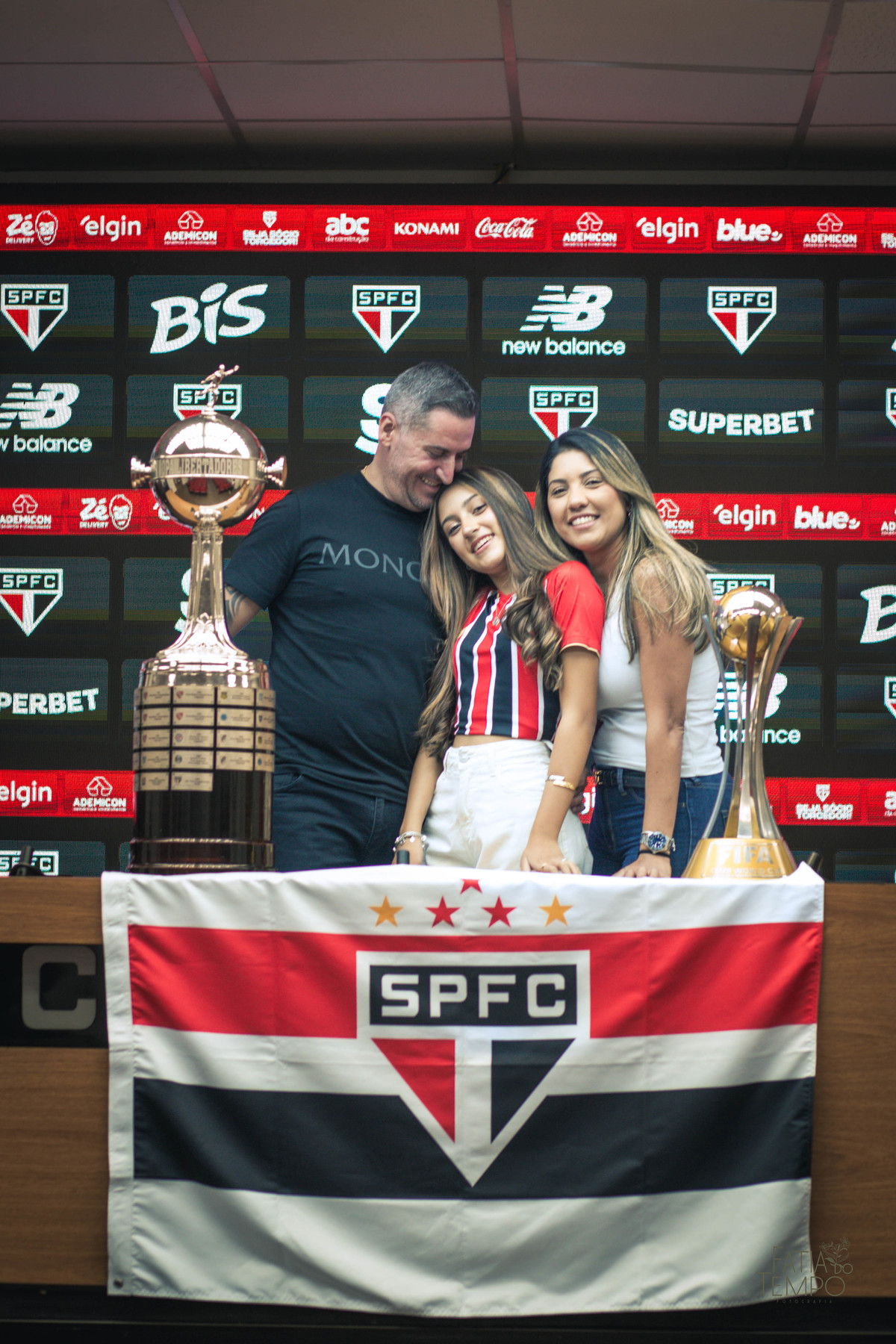 São Paulo, Tricolor, Morumbi, SPFC, Libertadores, Brasileirão, Copa do Brasil, torcida, camisa tricolor, história, soberano, Rogério Ceni, ídolo, gols, clássico, rivalidade, Majestoso, Choque-Rei, San-São, elenco, títulos, glórias, base, Cotia, craques, 