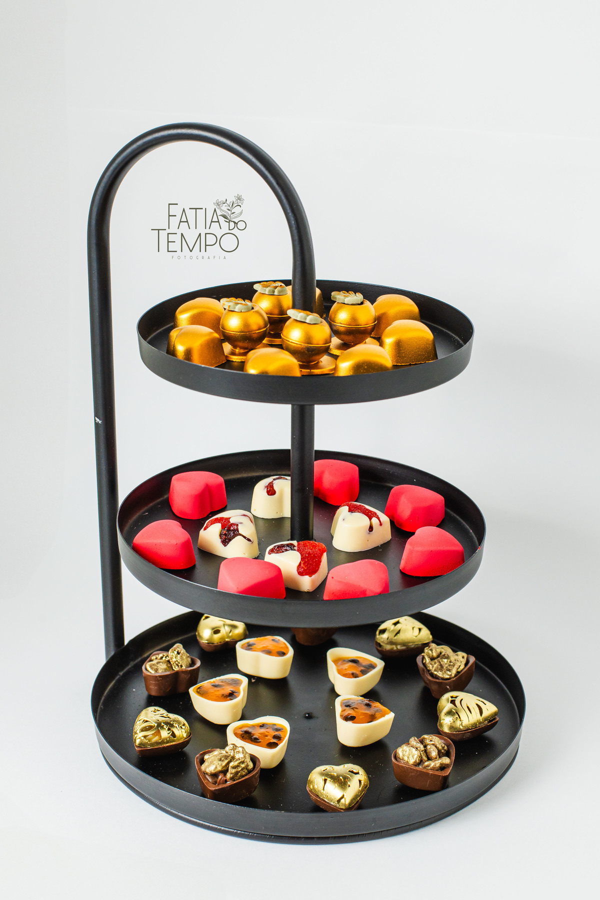 doces finos, elegância, sabor, delicadeza, confeitaria, luxo, sobremesas, detalhes, arte, gourmet, requinte, beleza, paladar, festa, sofisticação, mesa doce, fotografia, cardápio novo, lançamento, inspiração, chocolate, brigadeiro, nozes, damasco, frutas 