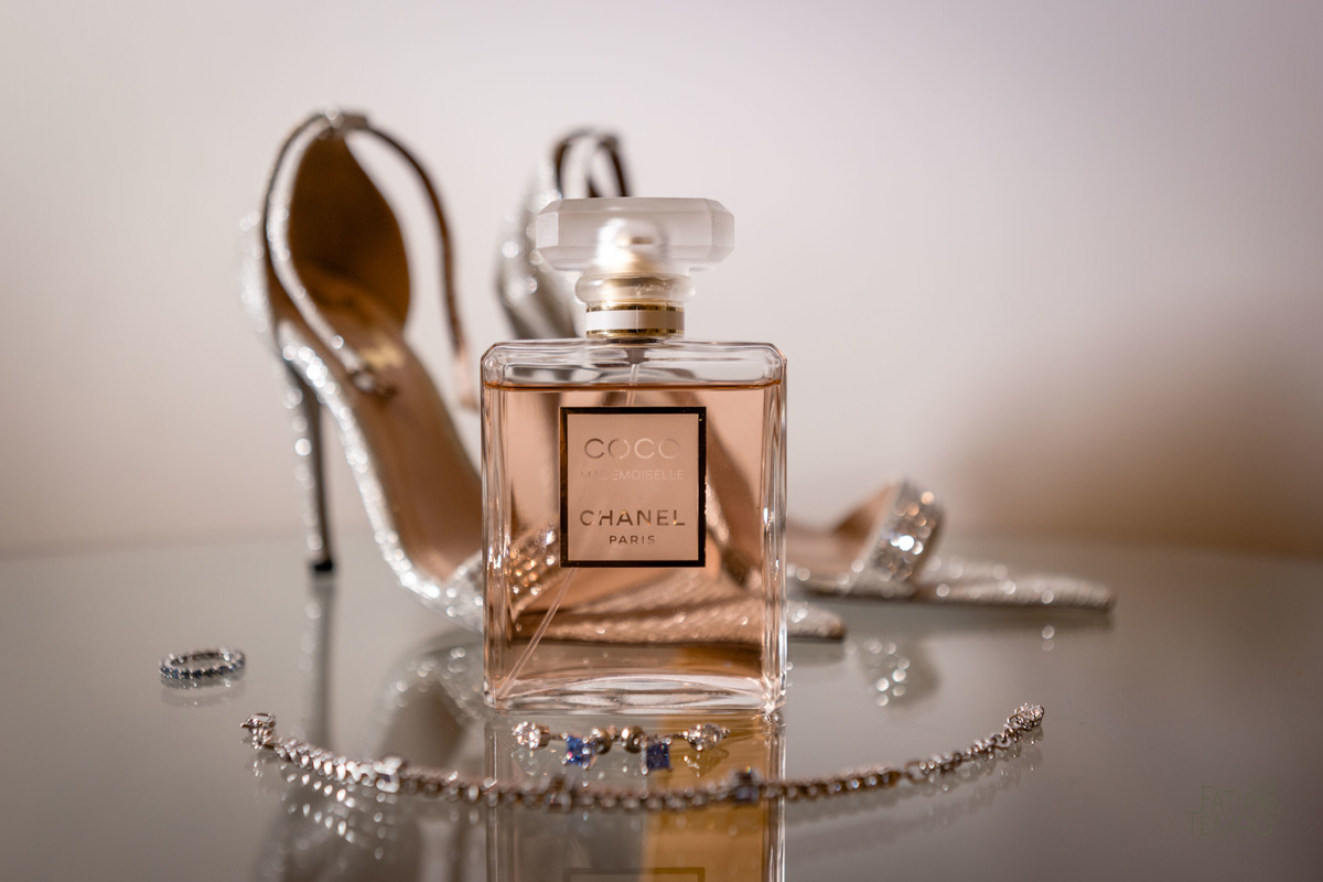 debutante, luxo, sofisticação, elegância, glamour, festa, cenário, brilho, requinte, estilo, decoração, vestido, balada, beleza, produção, exclusividade, juventude, comemoração, emoção, charme, iluminação, fotografia, ambiente, detalhes, evento, presença,