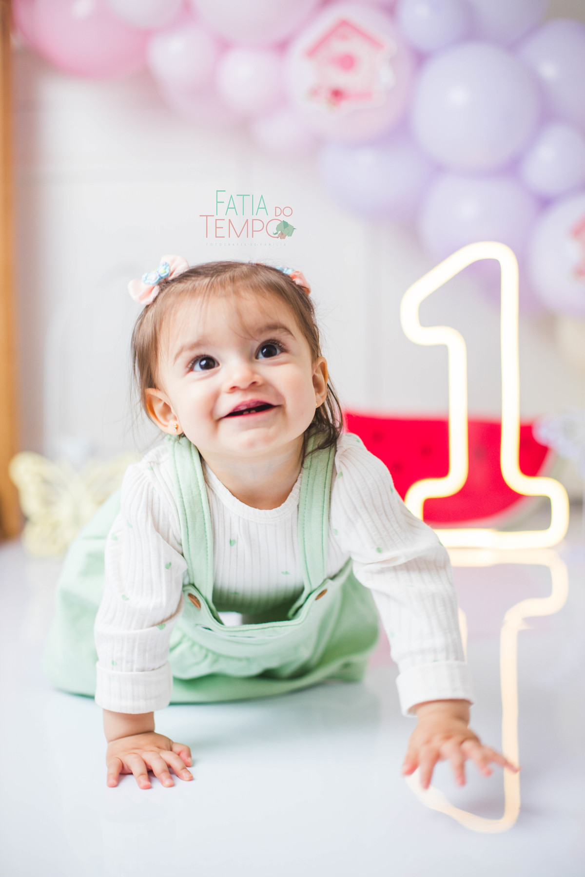 smash the fruit, ensaio infantil, lara 1 ano, estúdio fotográfico, são caetano do sul, fatia do tempo, fotografia criativa, frutas coloridas, bebê sorrindo, aniversário de 1 ano, ensaio divertido, fotografia de bebê, cores vibrantes, infância feliz, fotos