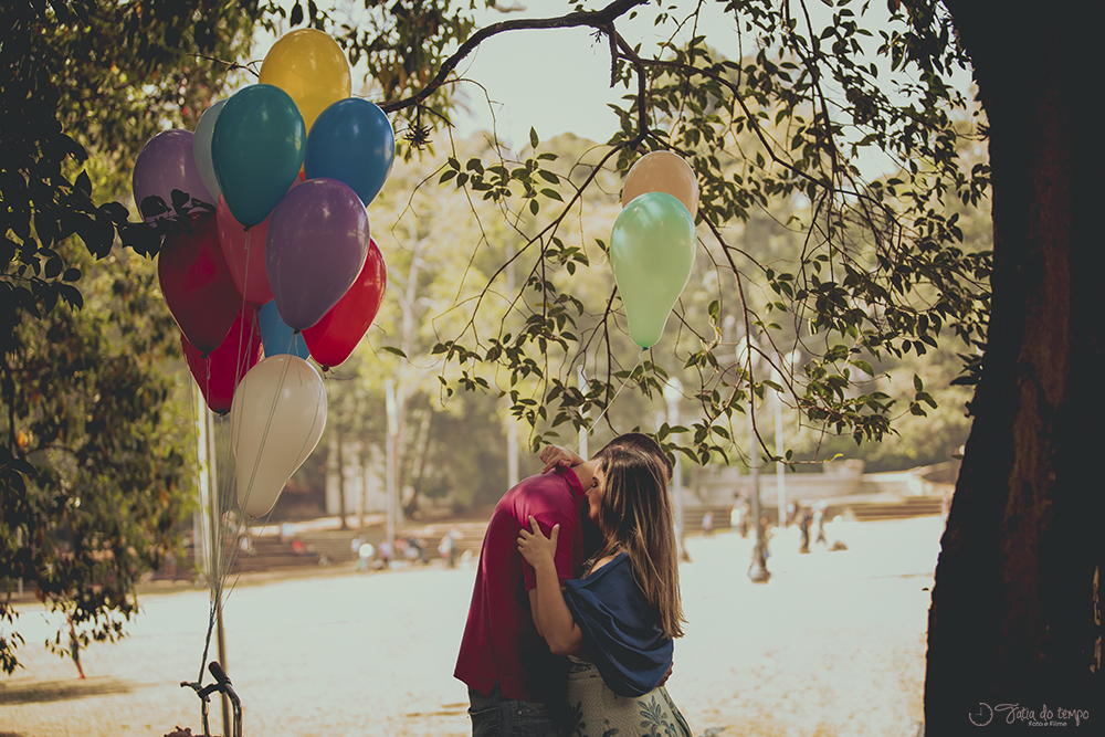 Ensaio pre casamento com balões, museu do ipiranga, ensaio de casal, ensaio no parque, ensaio no museu, ensaio com bexiga, ensaio com balão de gás hélio