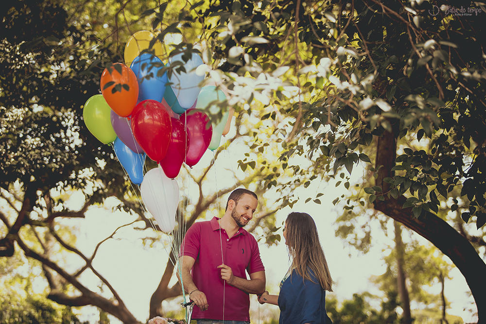 Ensaio pre casamento com balões, museu do ipiranga, ensaio de casal, ensaio no parque, ensaio no museu, ensaio com bexiga, ensaio com balão de gás hélio