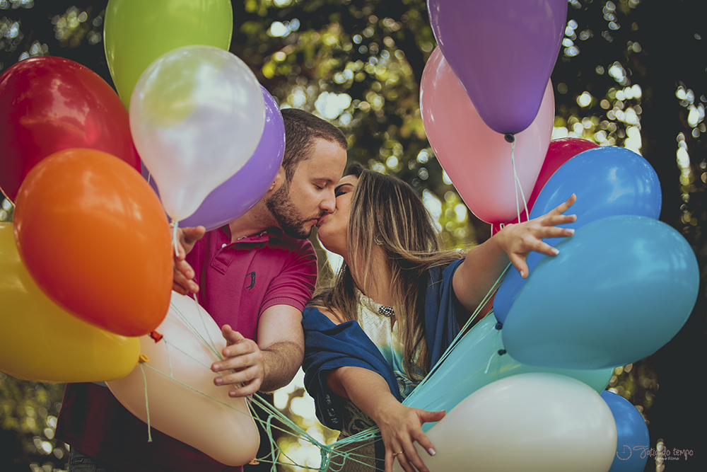 Ensaio pre casamento com balões, museu do ipiranga, ensaio de casal, ensaio no parque, ensaio no museu, ensaio com bexiga, ensaio com balão de gás hélio