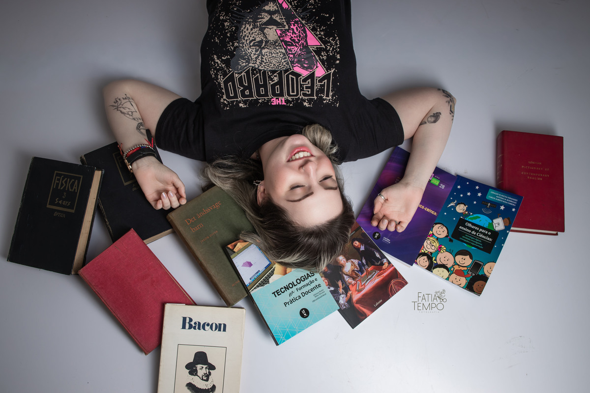 corporativo, professora, professor, universidade, ensaio fotográfico, livros, literatura, química, ciências, estúdio fotográfico, são caetano de sul, Fatia do tempo, fotografia em são caetano, posicionamento, Personal branding, foto corporativa, feminismo