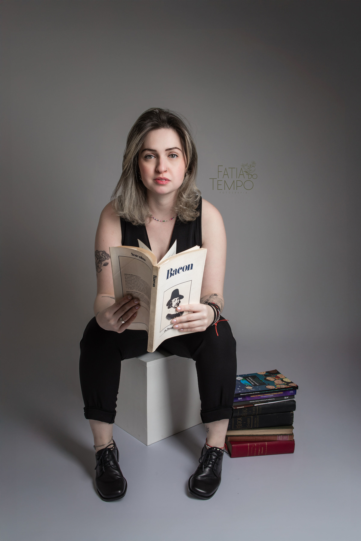 corporativo, professora, professor, universidade, ensaio fotográfico, livros, literatura, química, ciências, estúdio fotográfico, são caetano de sul, Fatia do tempo, fotografia em são caetano, posicionamento, Personal branding, foto corporativa, feminismo