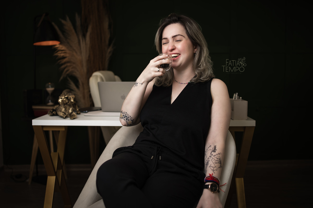 corporativo, professora, professor, universidade, ensaio fotográfico, livros, literatura, química, ciências, estúdio fotográfico, são caetano de sul, Fatia do tempo, fotografia em são caetano, posicionamento, Personal branding, foto corporativa, feminismo