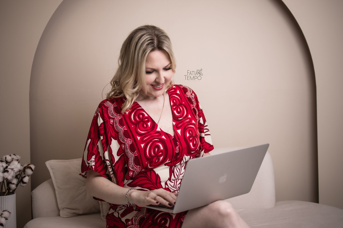 personalbranding, carreira, liderança, networking, confiança, elegância, inspiração, estilo, estratégia, visibilidade, autoridade, empoderamento, posicionamento, autenticidade, impacto, sucesso, sofisticação, influência, protagonismo, headhunter