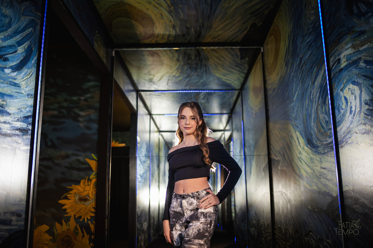 EnsaioFotográfico15Anos, VanGogh&Impressionistas, Debutante, ExposiçãoImersiva, NoiteEstrelada, Girassóis, Pinceladas, ArteElegante, SweetFifteen, Impressionismo, VincentVanGogh, VestidoDeFesta, SonhoEmArte, CoresVibrantes, Luz Contraste, EnsaioTemático, 