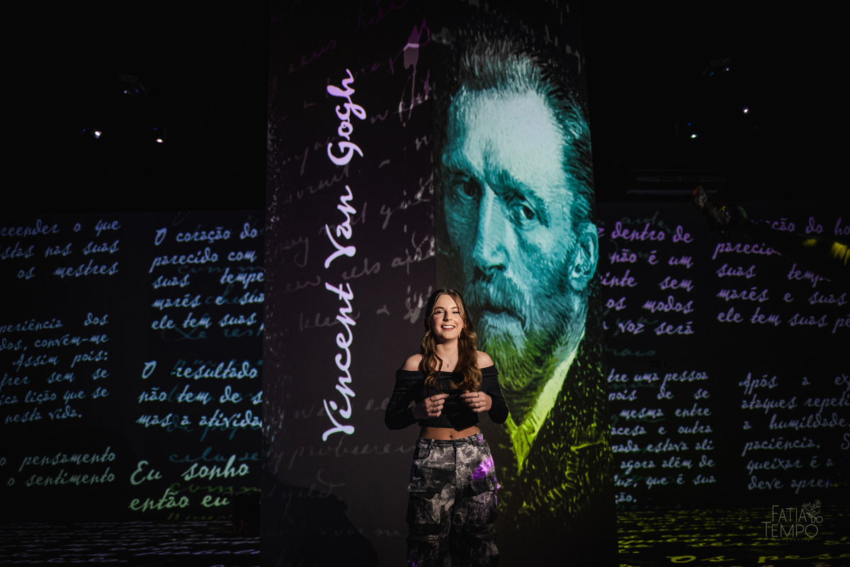 EnsaioFotográfico15Anos, VanGogh&Impressionistas, Debutante, ExposiçãoImersiva, NoiteEstrelada, Girassóis, Pinceladas, ArteElegante, SweetFifteen, Impressionismo, VincentVanGogh, VestidoDeFesta, SonhoEmArte, CoresVibrantes, LuzEContraste, EnsaioTemático, 