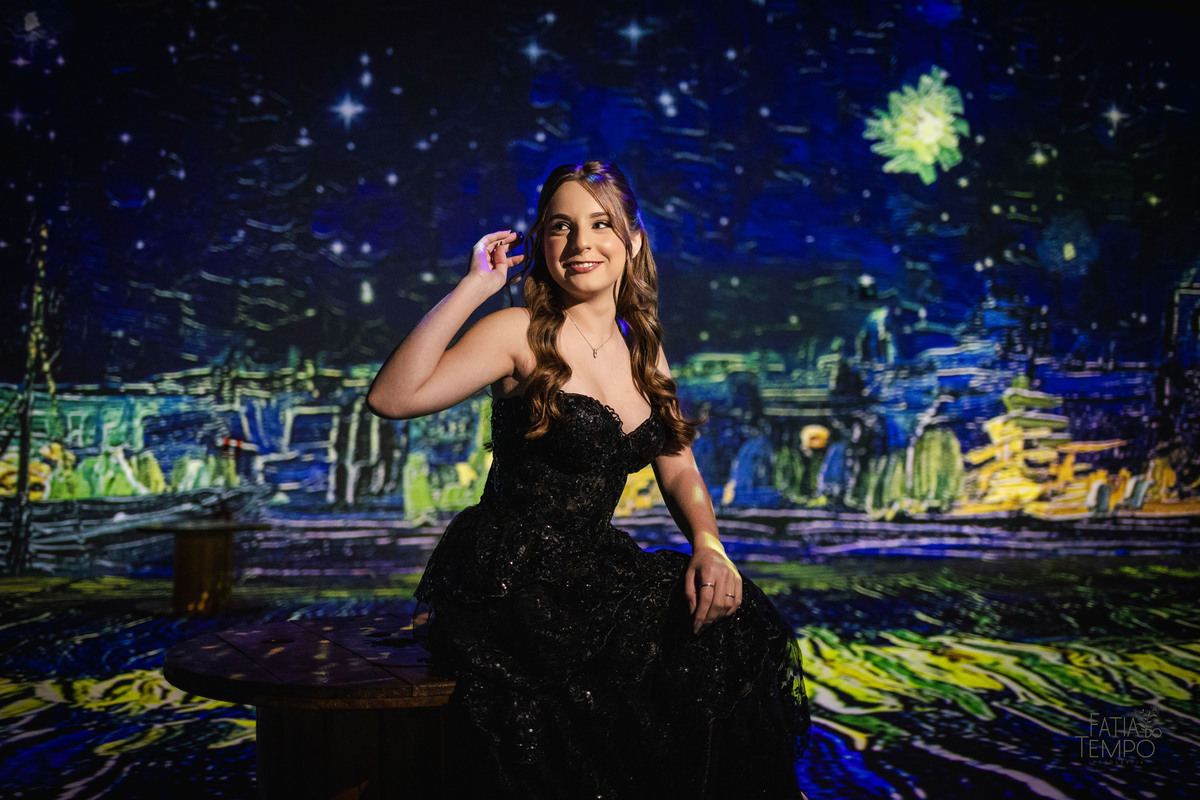 EnsaioFotográfico15Anos, VanGogh&Impressionistas, Debutante, ExposiçãoImersiva, NoiteEstrelada, Girassóis, Pinceladas, ArteElegante, SweetFifteen, Impressionismo, VincentVanGogh, VestidoDeFesta, SonhoEmArte, CoresVibrantes, LuzEContraste, EnsaioTemático, 