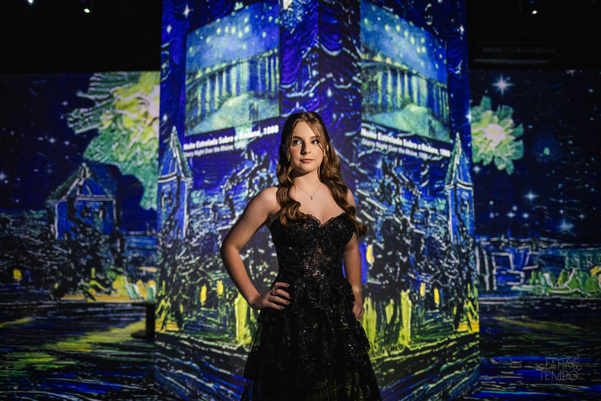 EnsaioFotográfico15Anos, VanGogh&Impressionistas, Debutante, ExposiçãoImersiva, NoiteEstrelada, Girassóis, Pinceladas, ArteElegante, SweetFifteen, Impressionismo, VincentVanGogh, VestidoDeFesta, SonhoEmArte, CoresVibrantes, LuzEContraste, EnsaioTemático, 