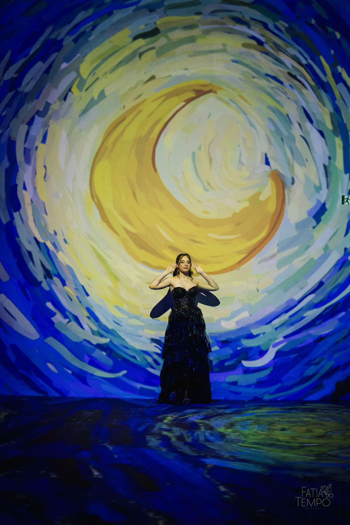 EnsaioFotográfico15Anos, VanGogh&Impressionistas, Debutante, ExposiçãoImersiva, NoiteEstrelada, Girassóis, Pinceladas, ArteElegante, SweetFifteen, Impressionismo, VincentVanGogh, VestidoDeFesta, SonhoEmArte, CoresVibrantes, LuzEContraste, EnsaioTemático, 