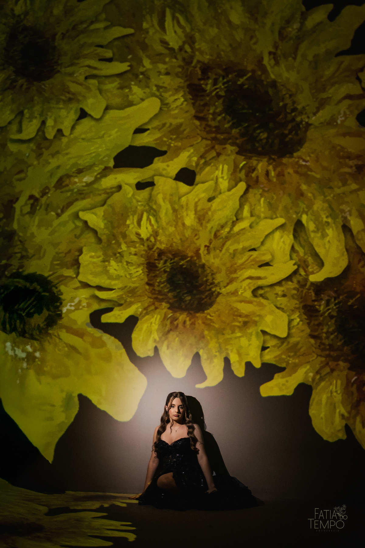 EnsaioFotográfico15Anos, VanGogh&Impressionistas, Debutante, ExposiçãoImersiva, NoiteEstrelada, Girassóis, Pinceladas, ArteElegante, SweetFifteen, Impressionismo, VincentVanGogh, VestidoDeFesta, SonhoEmArte, CoresVibrantes, LuzEContraste, EnsaioTemático, 