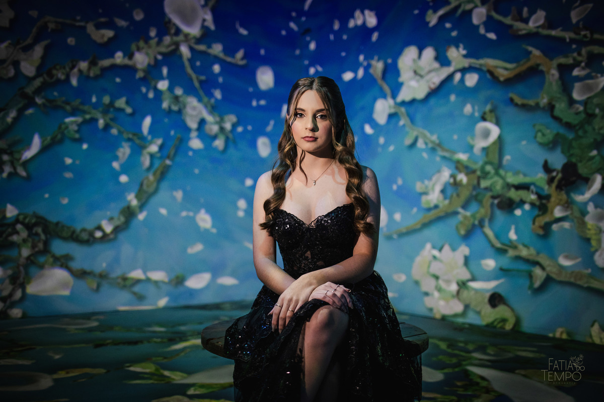 EnsaioFotográfico15Anos, VanGogh&Impressionistas, Debutante, ExposiçãoImersiva, NoiteEstrelada, Girassóis, Pinceladas, ArteElegante, SweetFifteen, Impressionismo, VincentVanGogh, VestidoDeFesta, SonhoEmArte, CoresVibrantes, LuzEContraste, EnsaioTemático, 