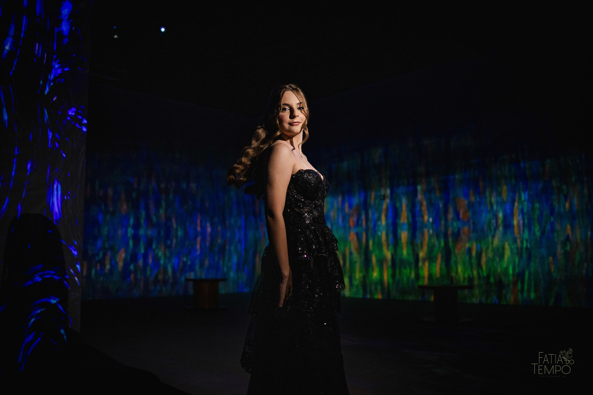 EnsaioFotográfico15Anos, VanGogh&Impressionistas, Debutante, ExposiçãoImersiva, NoiteEstrelada, Girassóis, Pinceladas, ArteElegante, SweetFifteen, Impressionismo, VincentVanGogh, VestidoDeFesta, SonhoEmArte, CoresVibrantes, LuzEContraste, EnsaioTemático, 