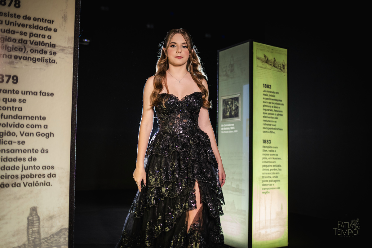 EnsaioFotográfico15Anos, VanGogh&Impressionistas, Debutante, ExposiçãoImersiva, NoiteEstrelada, Girassóis, Pinceladas, ArteElegante, SweetFifteen, Impressionismo, VincentVanGogh, VestidoDeFesta, SonhoEmArte, CoresVibrantes, LuzEContraste, EnsaioTemático, 