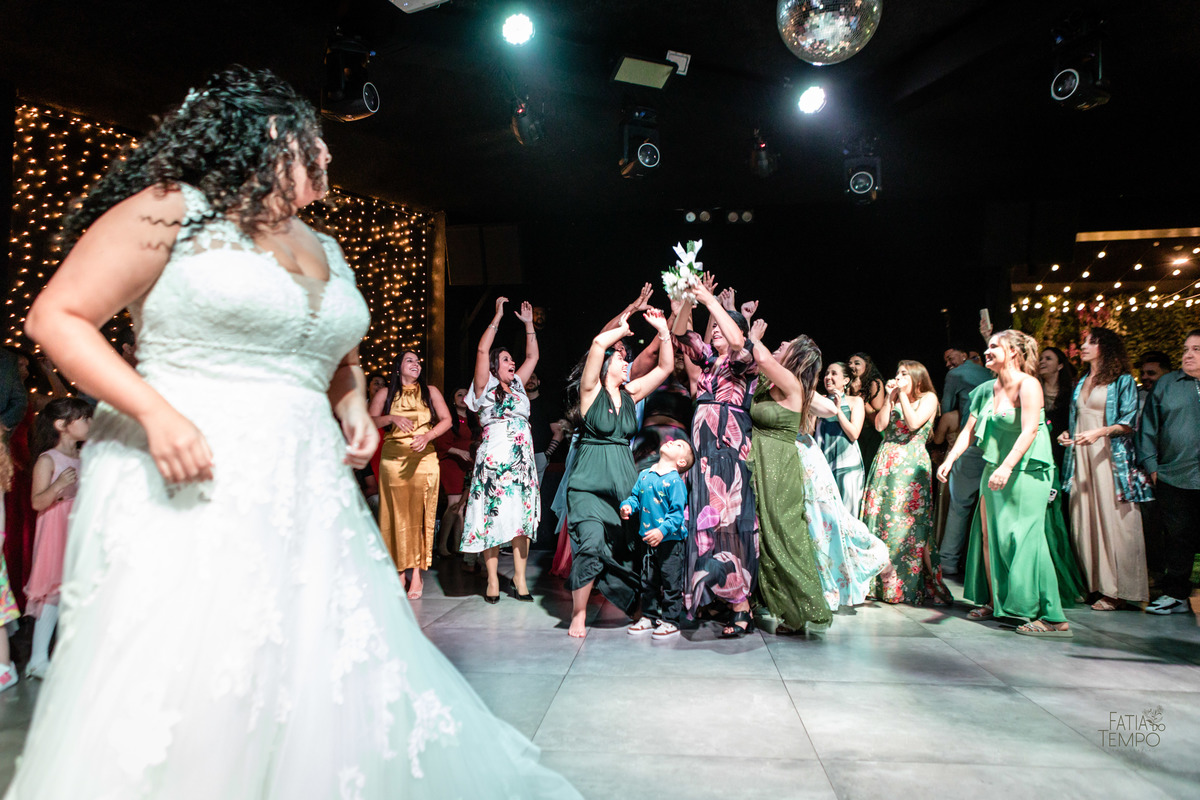 casamento, dicas de casamento, planejamento de casamento, vestidos de noiva, decoração de casamento, festa de casamento, noiva, noivo, cerimônia de casamento, ideias de casamento, fornecedores de casamento, casamento simples, casamento civil, 