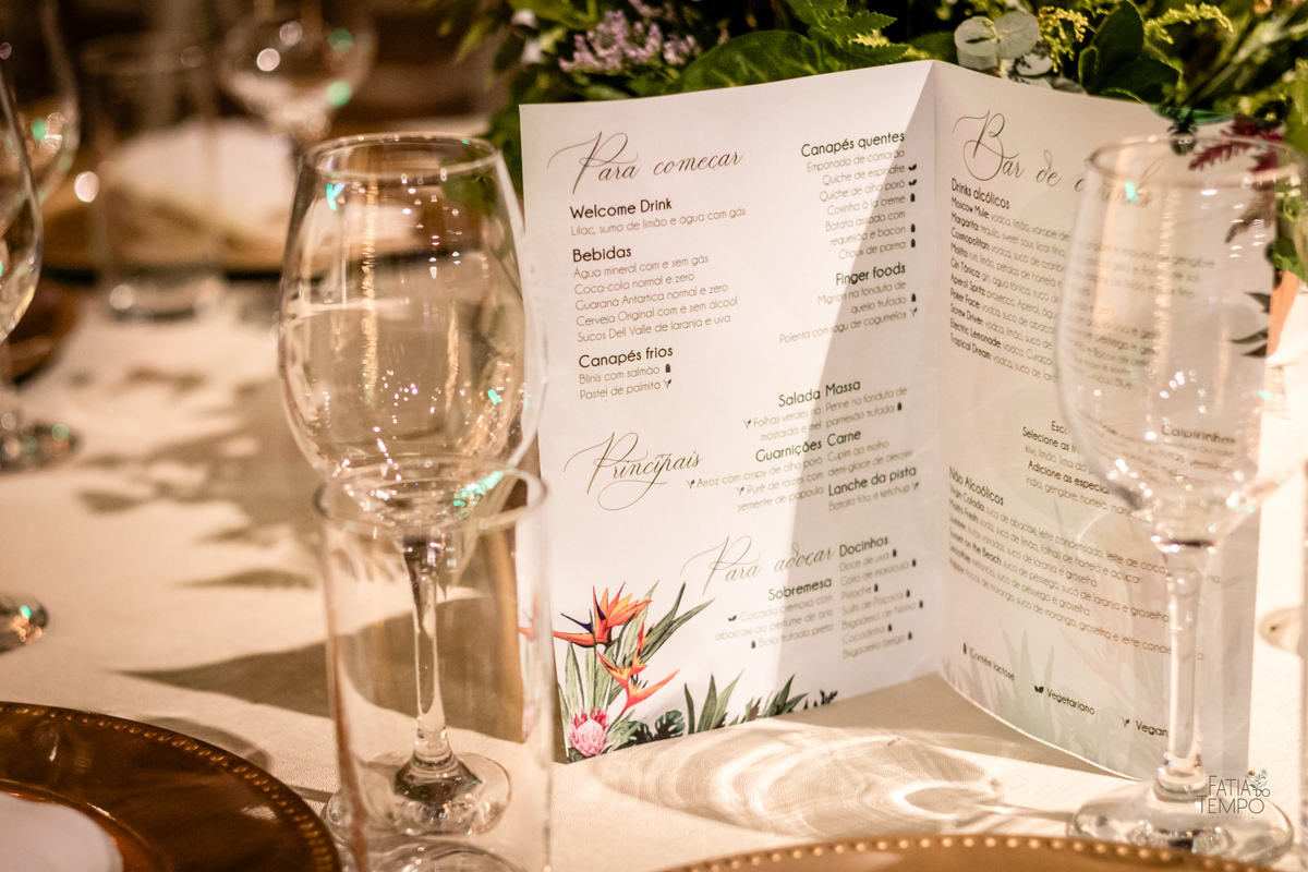 mini wedding, destination wedding, elopement, inspiração para noivas, maquiagem de noiva, penteado de noiva, trajes de noivo, espaço para casamento, música para cerimônia, buffet de casamento, doces finos, identidade visual de casamento,