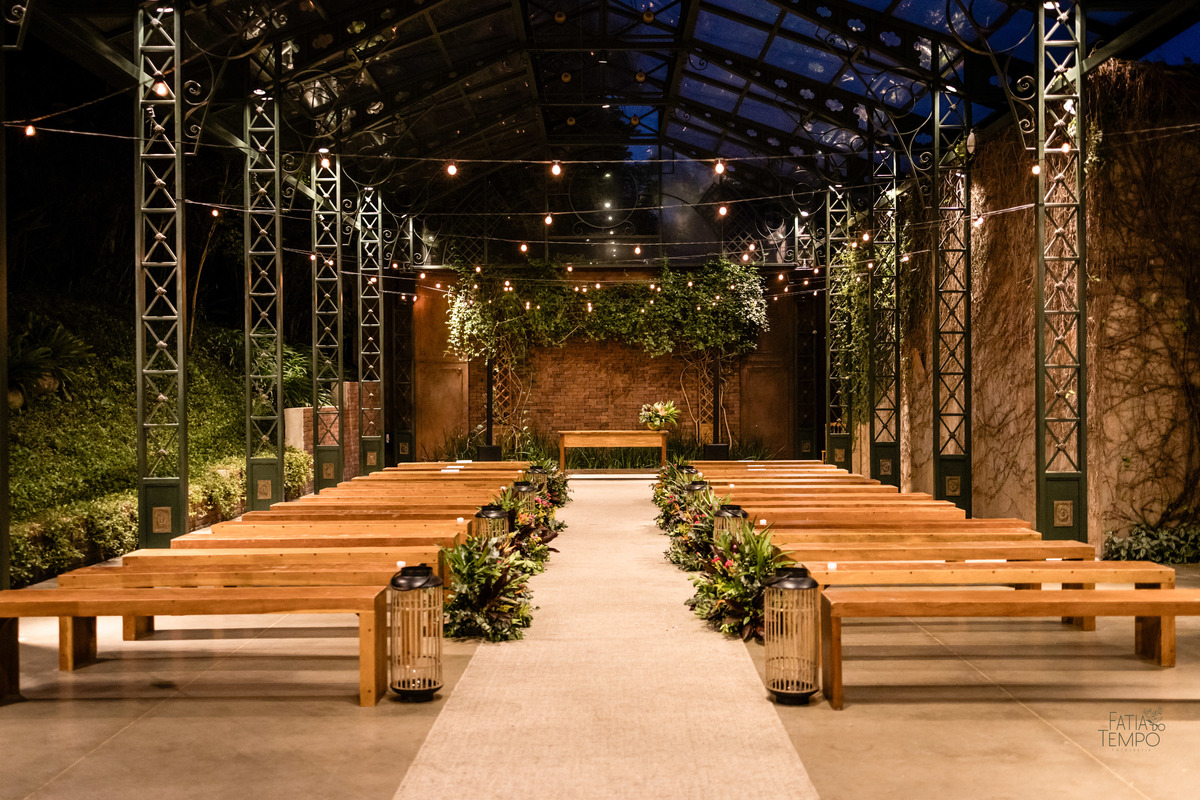 mini wedding, destination wedding, elopement, inspiração para noivas, maquiagem de noiva, penteado de noiva, trajes de noivo, espaço para casamento, música para cerimônia, buffet de casamento, doces finos, identidade visual de casamento,