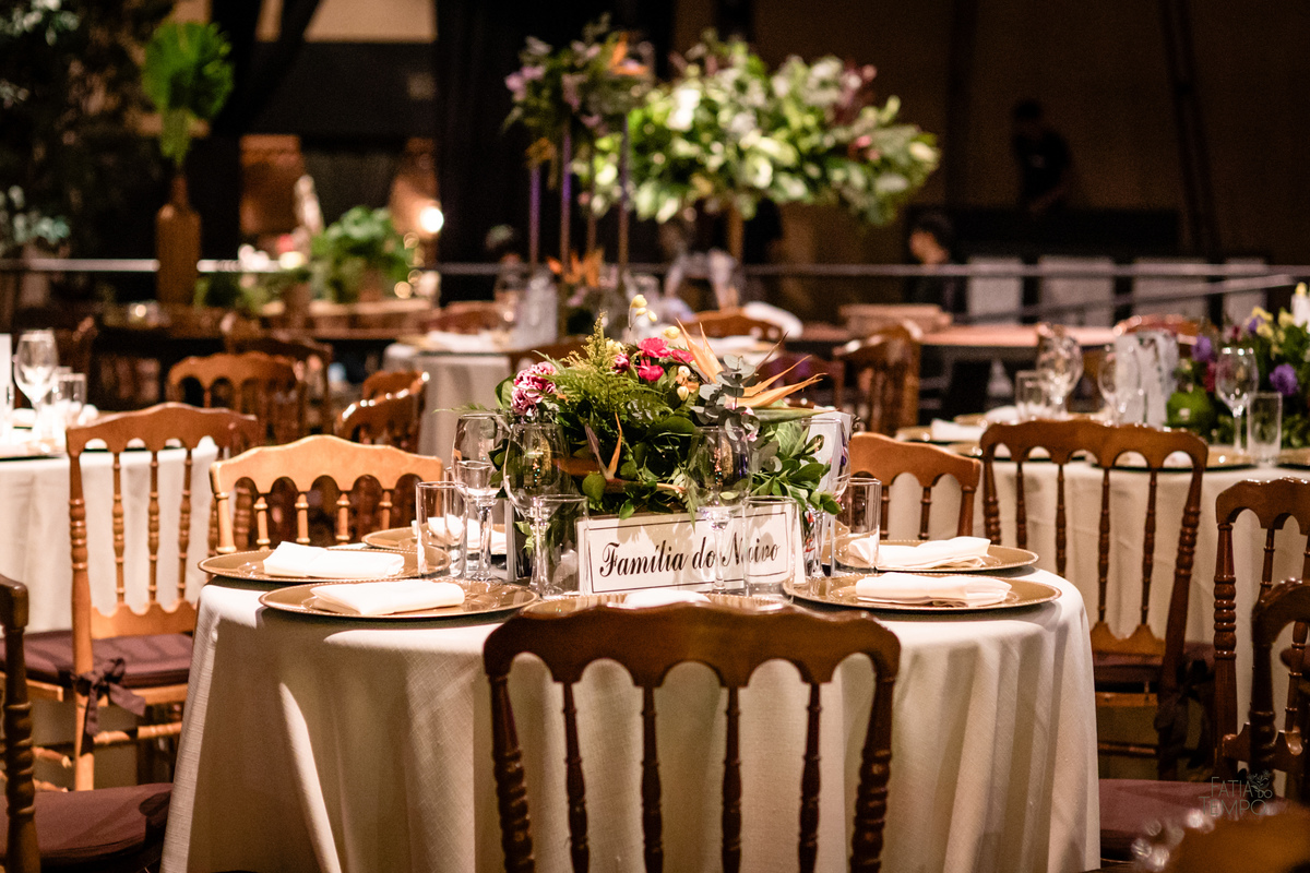 mini wedding, destination wedding, elopement, inspiração para noivas, maquiagem de noiva, penteado de noiva, trajes de noivo, espaço para casamento, música para cerimônia, buffet de casamento, doces finos, identidade visual de casamento,