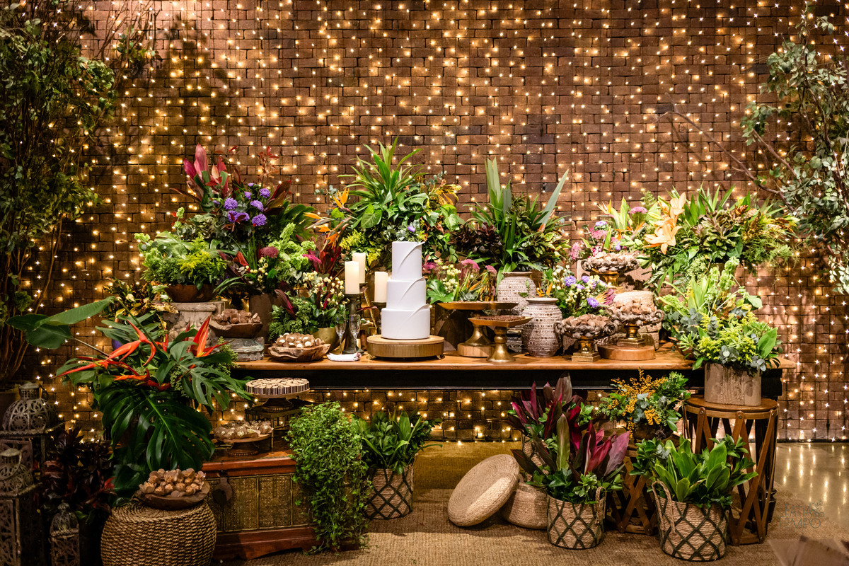 mini wedding, destination wedding, elopement, inspiração para noivas, maquiagem de noiva, penteado de noiva, trajes de noivo, espaço para casamento, música para cerimônia, buffet de casamento, doces finos, identidade visual de casamento,