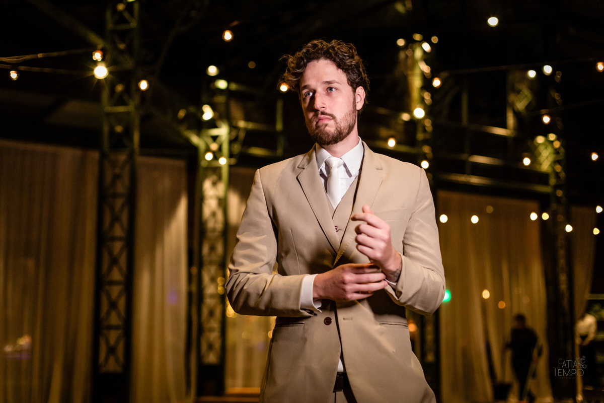 mini wedding, destination wedding, elopement, inspiração para noivas, maquiagem de noiva, penteado de noiva, trajes de noivo, espaço para casamento, música para cerimônia, buffet de casamento, doces finos, identidade visual de casamento,