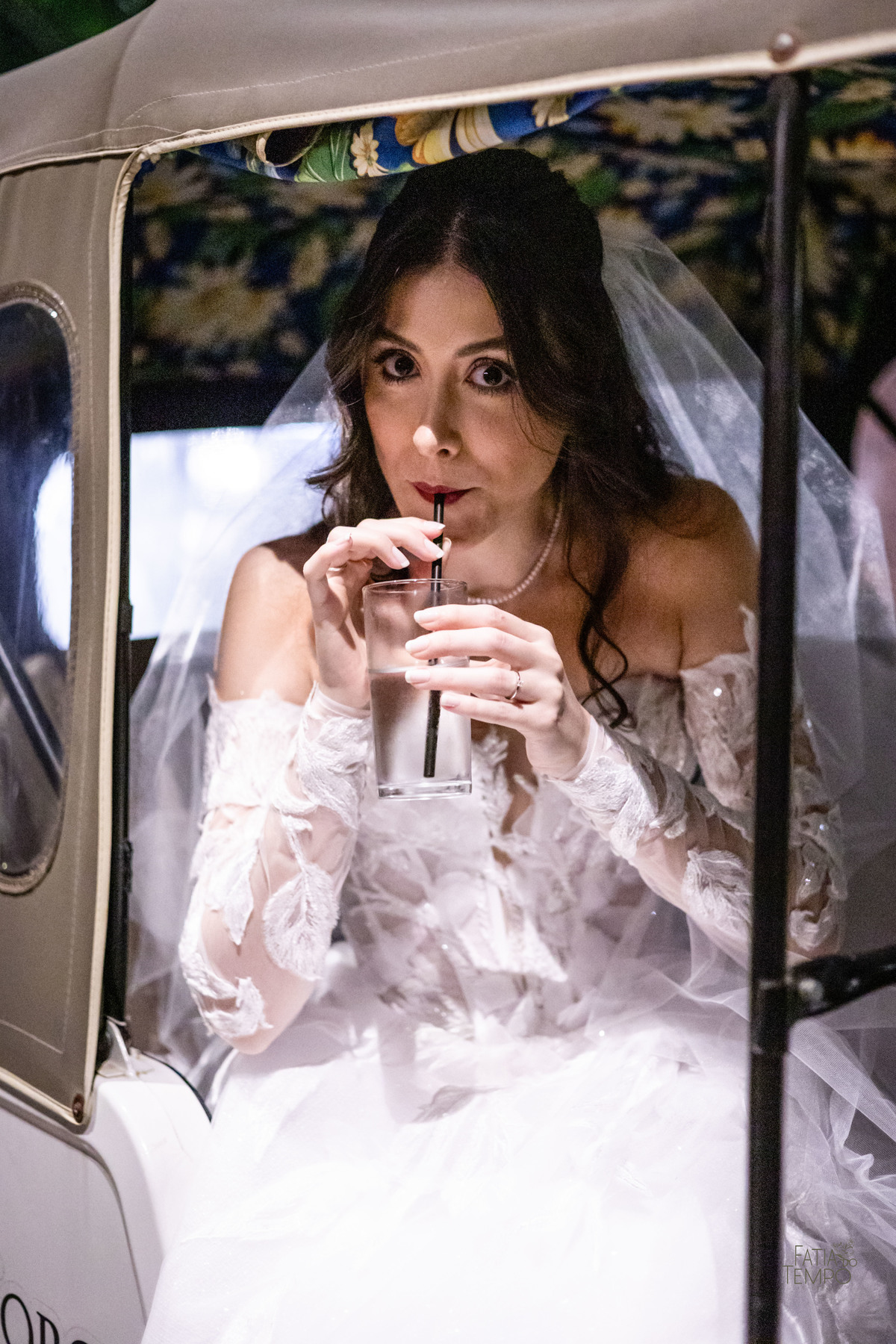 mini wedding, destination wedding, elopement, inspiração para noivas, maquiagem de noiva, penteado de noiva, trajes de noivo, espaço para casamento, música para cerimônia, buffet de casamento, doces finos, identidade visual de casamento,