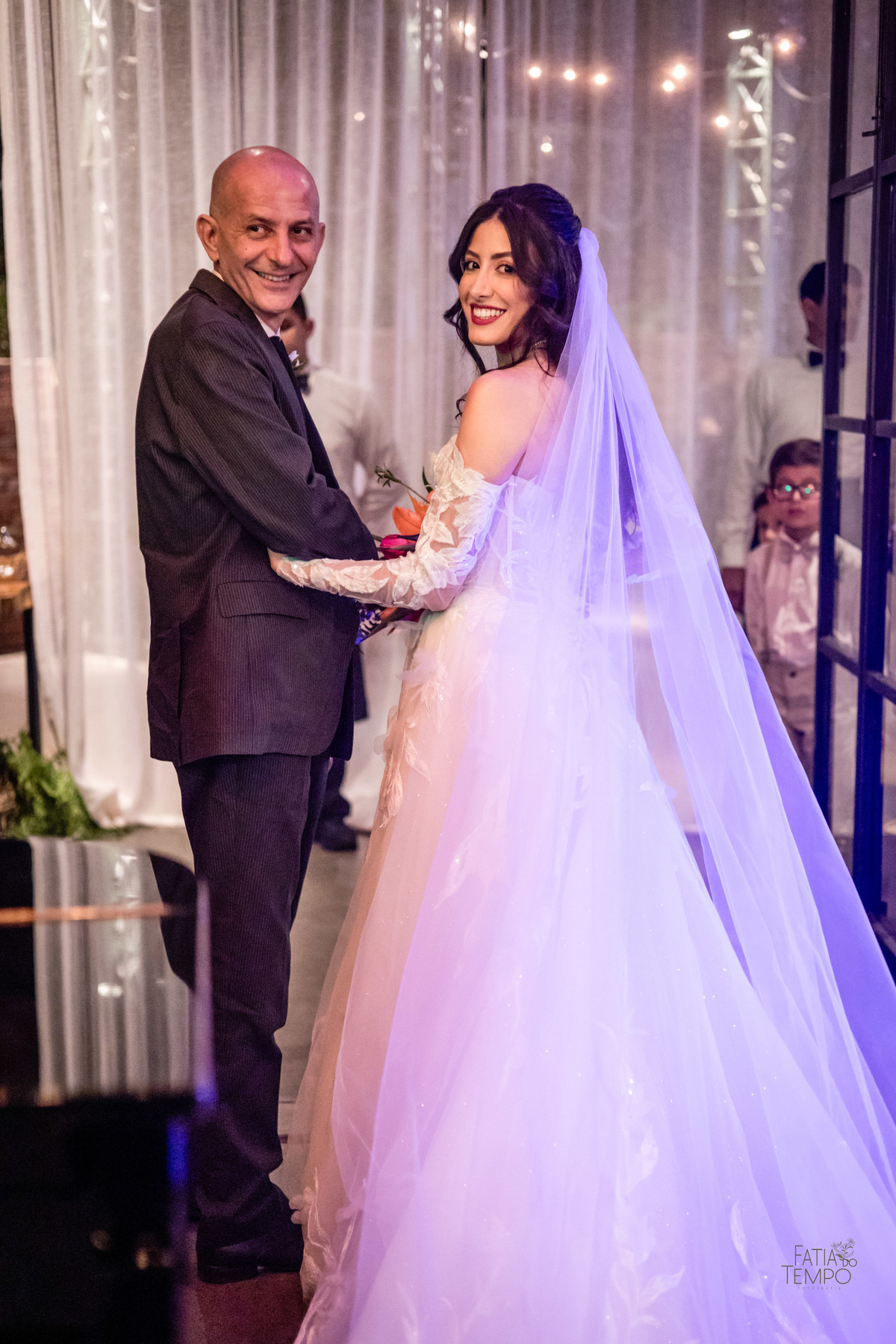 mini wedding, destination wedding, elopement, inspiração para noivas, maquiagem de noiva, penteado de noiva, trajes de noivo, espaço para casamento, música para cerimônia, buffet de casamento, doces finos, identidade visual de casamento,