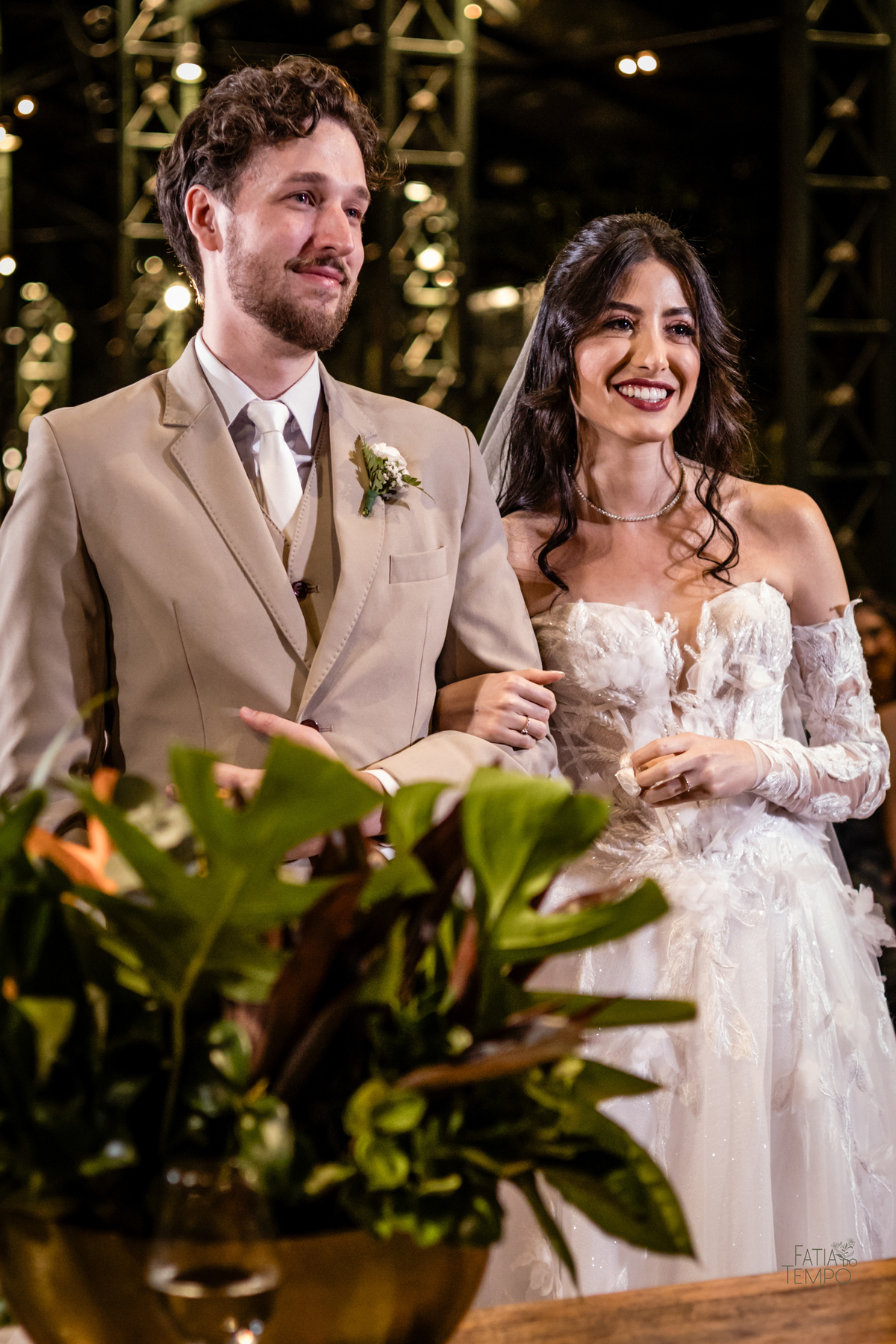 mini wedding, destination wedding, elopement, inspiração para noivas, maquiagem de noiva, penteado de noiva, trajes de noivo, espaço para casamento, música para cerimônia, buffet de casamento, doces finos, identidade visual de casamento,