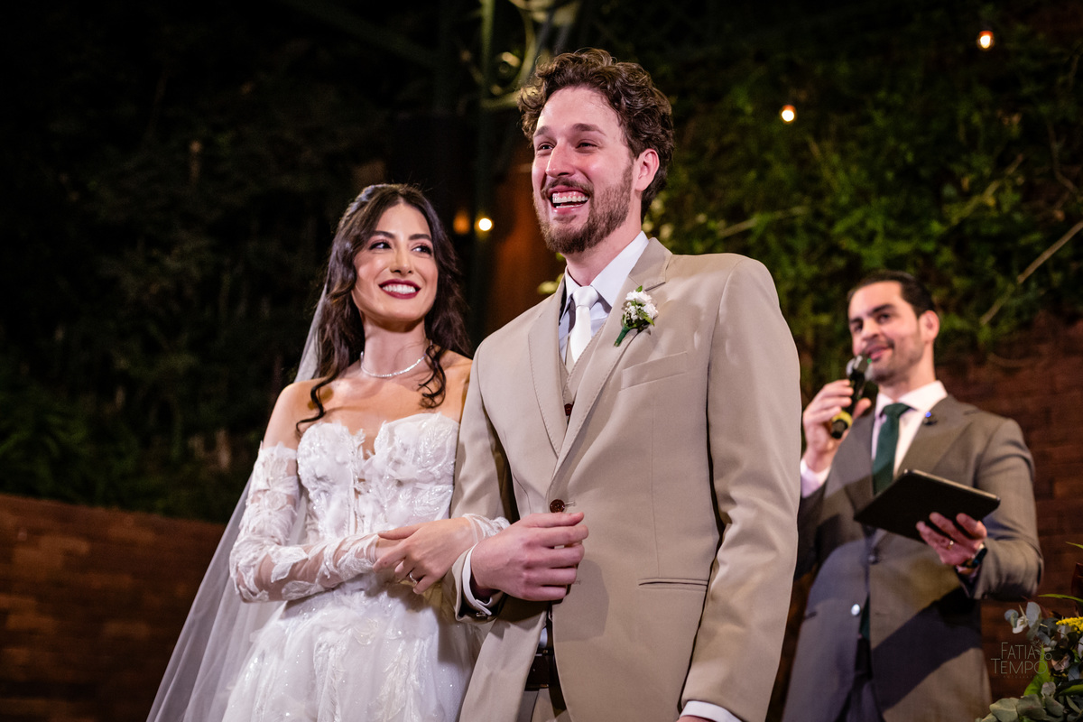 mini wedding, destination wedding, elopement, inspiração para noivas, maquiagem de noiva, penteado de noiva, trajes de noivo, espaço para casamento, música para cerimônia, buffet de casamento, doces finos, identidade visual de casamento,