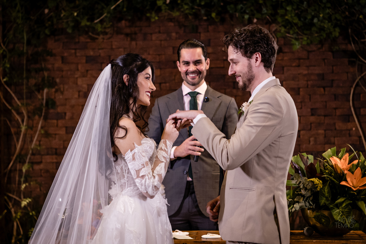 mini wedding, destination wedding, elopement, inspiração para noivas, maquiagem de noiva, penteado de noiva, trajes de noivo, espaço para casamento, música para cerimônia, buffet de casamento, doces finos, identidade visual de casamento,