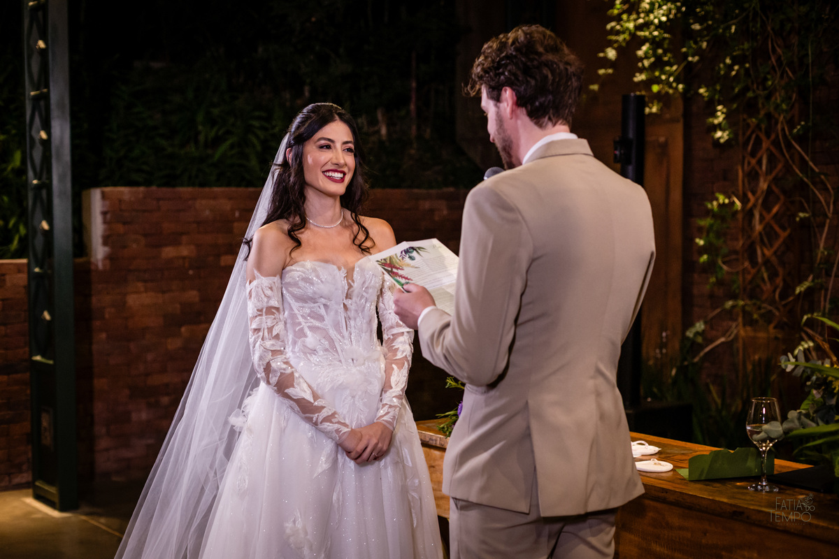 mini wedding, destination wedding, elopement, inspiração para noivas, maquiagem de noiva, penteado de noiva, trajes de noivo, espaço para casamento, música para cerimônia, buffet de casamento, doces finos, identidade visual de casamento,