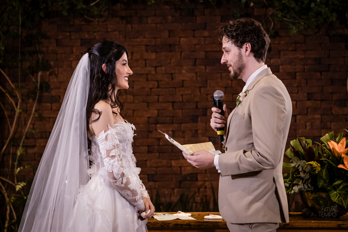 mini wedding, destination wedding, elopement, inspiração para noivas, maquiagem de noiva, penteado de noiva, trajes de noivo, espaço para casamento, música para cerimônia, buffet de casamento, doces finos, identidade visual de casamento,