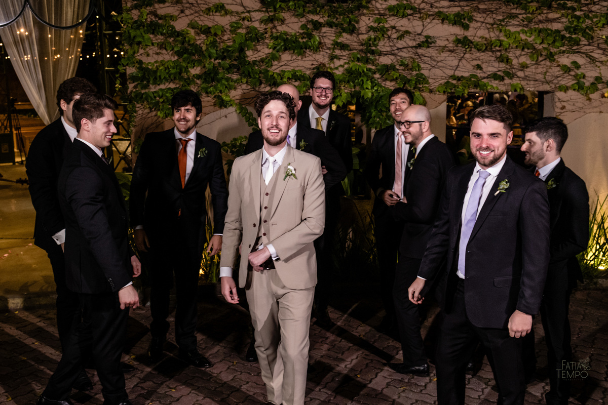 mini wedding, destination wedding, elopement, inspiração para noivas, maquiagem de noiva, penteado de noiva, trajes de noivo, espaço para casamento, música para cerimônia, buffet de casamento, doces finos, identidade visual de casamento,