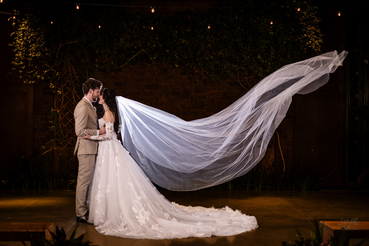 mini wedding, destination wedding, elopement, inspiração para noivas, maquiagem de noiva, penteado de noiva, trajes de noivo, espaço para casamento, música para cerimônia, buffet de casamento, doces finos, identidade visual de casamento,