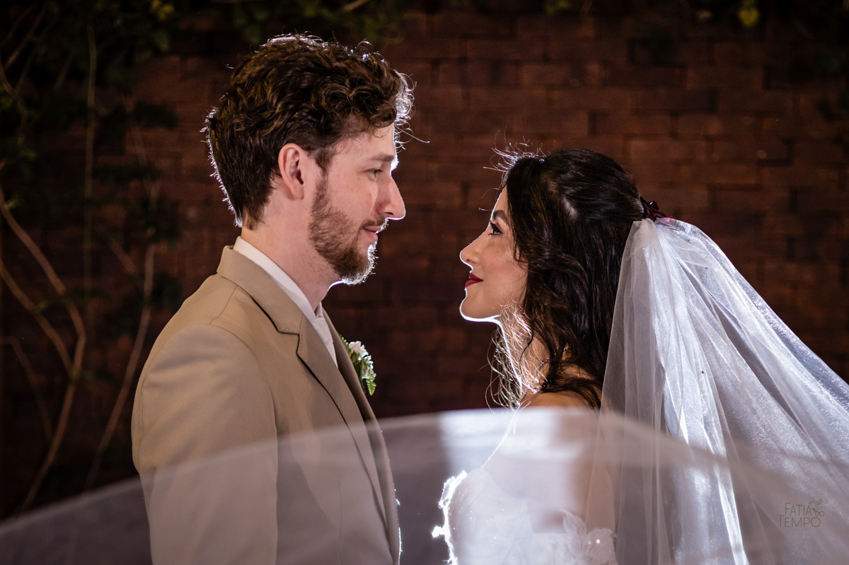 mini wedding, destination wedding, elopement, inspiração para noivas, maquiagem de noiva, penteado de noiva, trajes de noivo, espaço para casamento, música para cerimônia, buffet de casamento, doces finos, identidade visual de casamento,