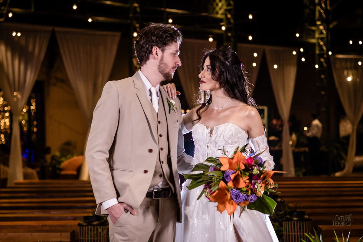 mini wedding, destination wedding, elopement, inspiração para noivas, maquiagem de noiva, penteado de noiva, trajes de noivo, espaço para casamento, música para cerimônia, buffet de casamento, doces finos, identidade visual de casamento,