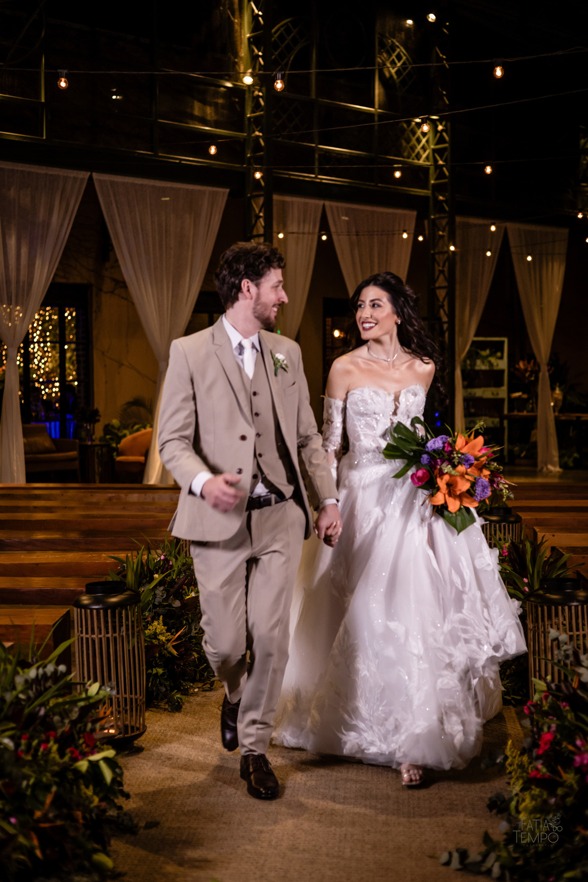 mini wedding, destination wedding, elopement, inspiração para noivas, maquiagem de noiva, penteado de noiva, trajes de noivo, espaço para casamento, música para cerimônia, buffet de casamento, doces finos, identidade visual de casamento,