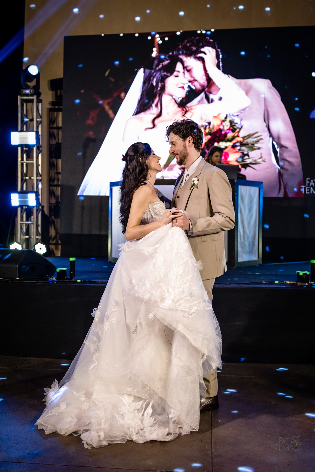 mini wedding, destination wedding, elopement, inspiração para noivas, maquiagem de noiva, penteado de noiva, trajes de noivo, espaço para casamento, música para cerimônia, buffet de casamento, doces finos, identidade visual de casamento,