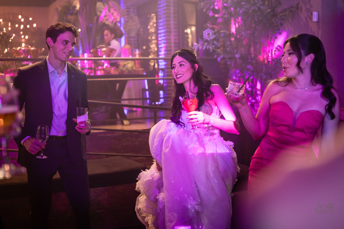 mini wedding, destination wedding, elopement, inspiração para noivas, maquiagem de noiva, penteado de noiva, trajes de noivo, espaço para casamento, música para cerimônia, buffet de casamento, doces finos, identidade visual de casamento,