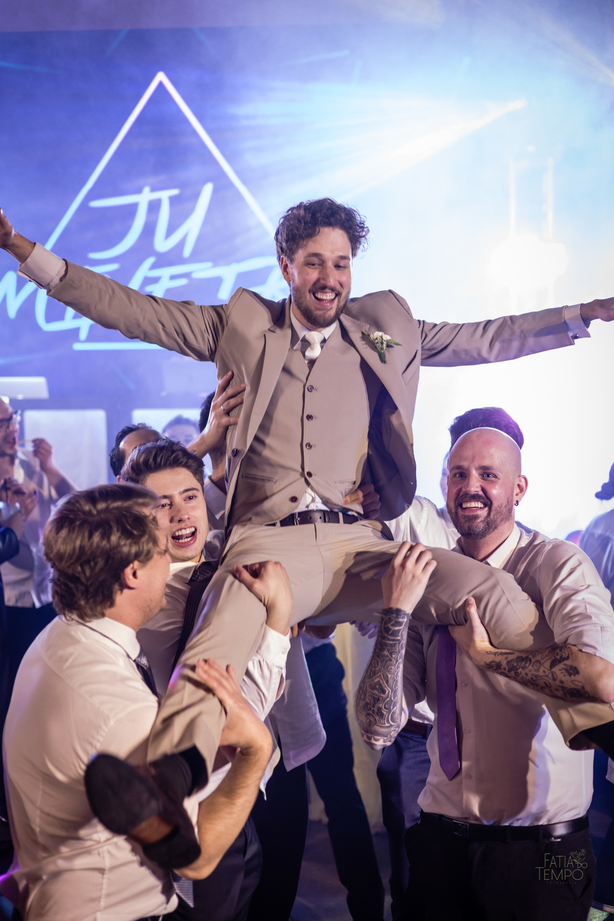 mini wedding, destination wedding, elopement, inspiração para noivas, maquiagem de noiva, penteado de noiva, trajes de noivo, espaço para casamento, música para cerimônia, buffet de casamento, doces finos, identidade visual de casamento,