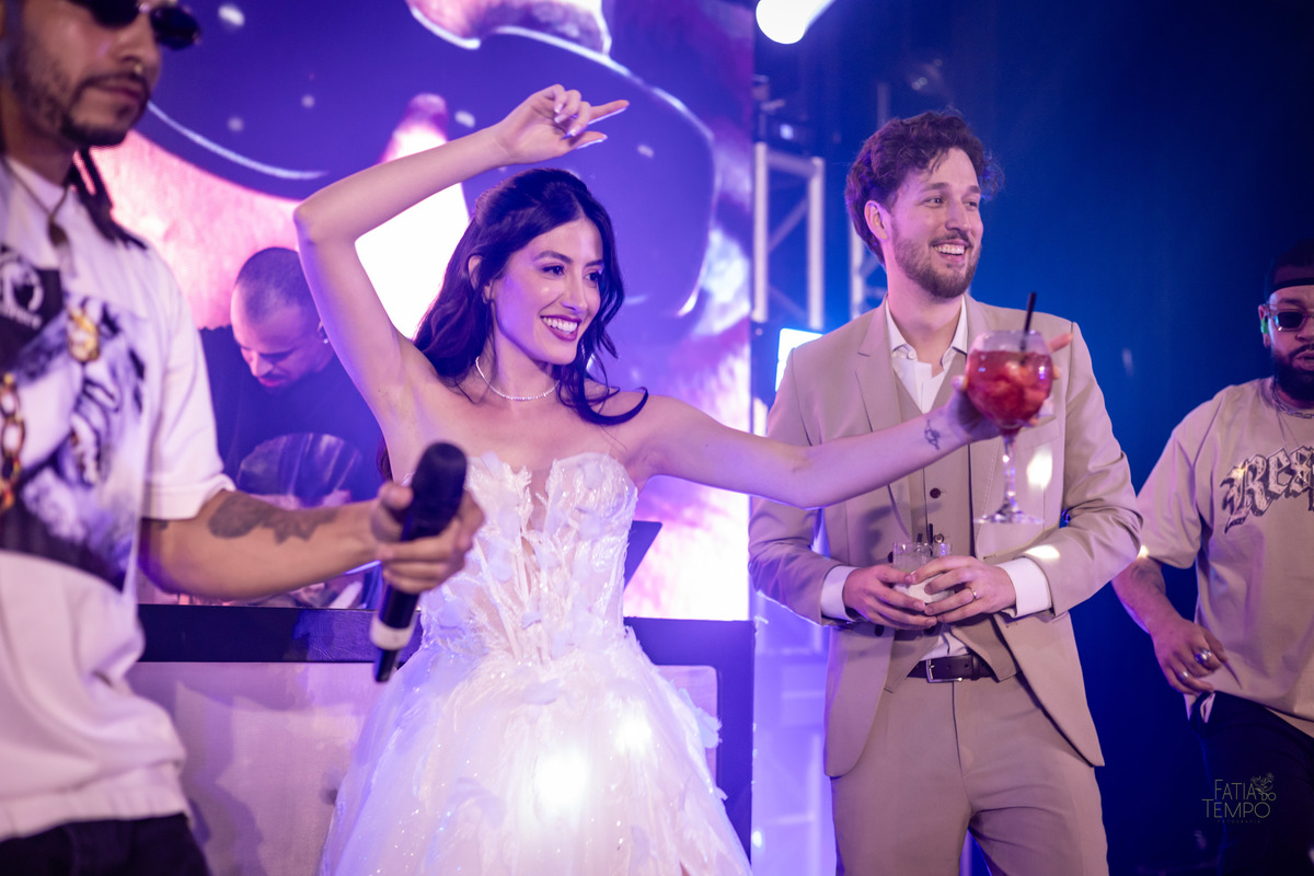 mini wedding, destination wedding, elopement, inspiração para noivas, maquiagem de noiva, penteado de noiva, trajes de noivo, espaço para casamento, música para cerimônia, buffet de casamento, doces finos, identidade visual de casamento,