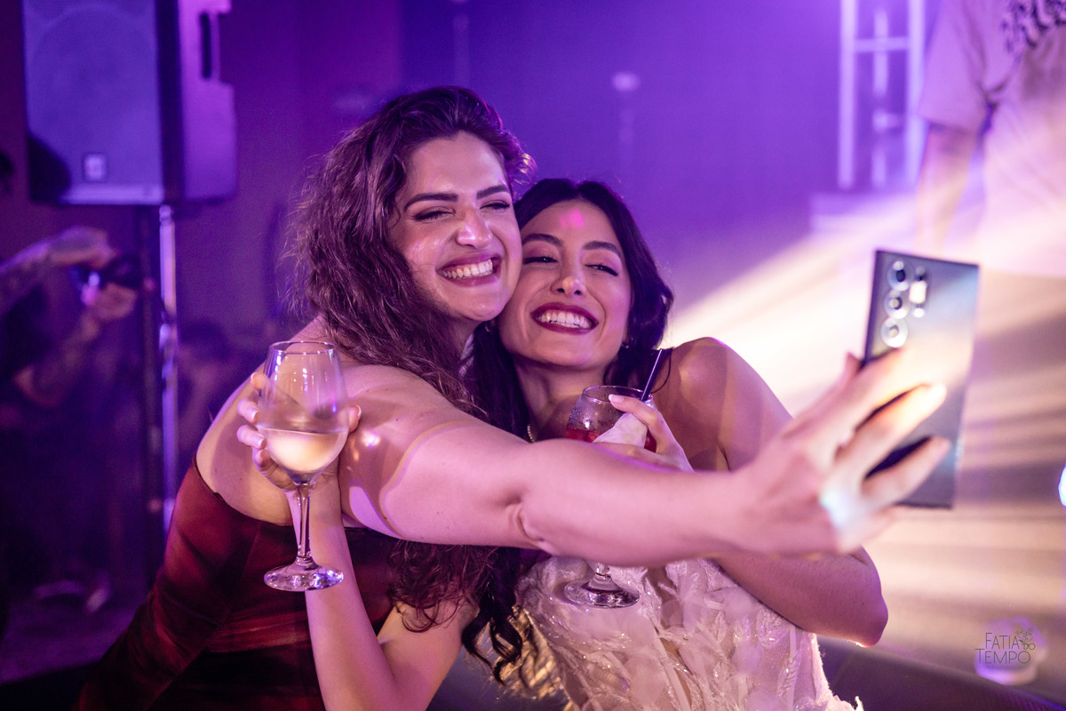 mini wedding, destination wedding, elopement, inspiração para noivas, maquiagem de noiva, penteado de noiva, trajes de noivo, espaço para casamento, música para cerimônia, buffet de casamento, doces finos, identidade visual de casamento,