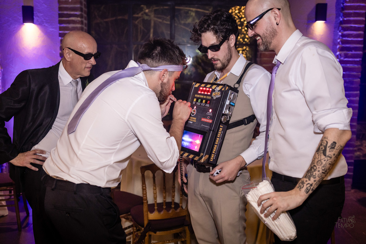 mini wedding, destination wedding, elopement, inspiração para noivas, maquiagem de noiva, penteado de noiva, trajes de noivo, espaço para casamento, música para cerimônia, buffet de casamento, doces finos, identidade visual de casamento,