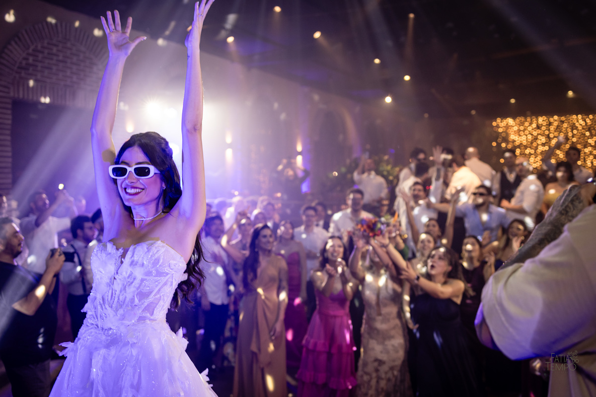 mini wedding, destination wedding, elopement, inspiração para noivas, maquiagem de noiva, penteado de noiva, trajes de noivo, espaço para casamento, música para cerimônia, buffet de casamento, doces finos, identidade visual de casamento,