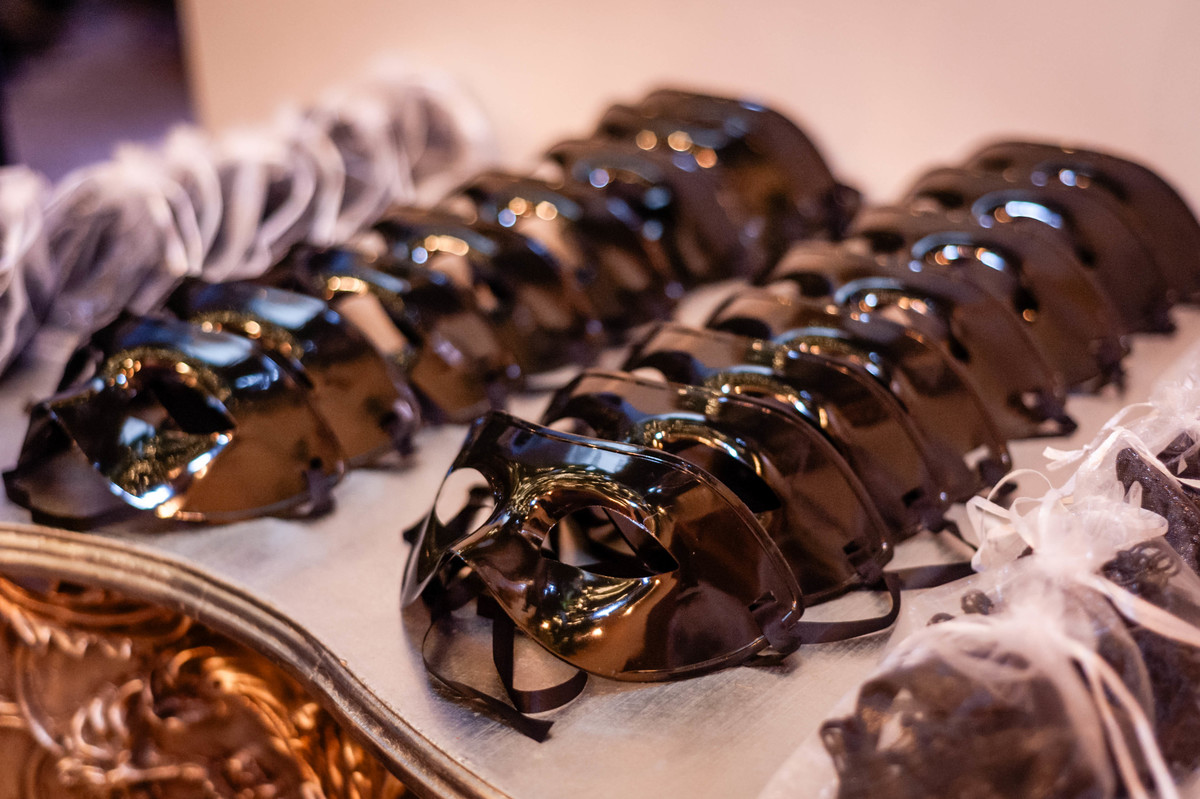 15anos, debutante, festade15anos, xvanos, decoracaode15anos, festaglam, decoracaomoderna, neonparty, festasofisticada, fotografiadeeventos, eventos15anos, decoracaodebutante, partydecor, cenário, brilho, requinte, estilo, decoração, vestido, balada, cenár