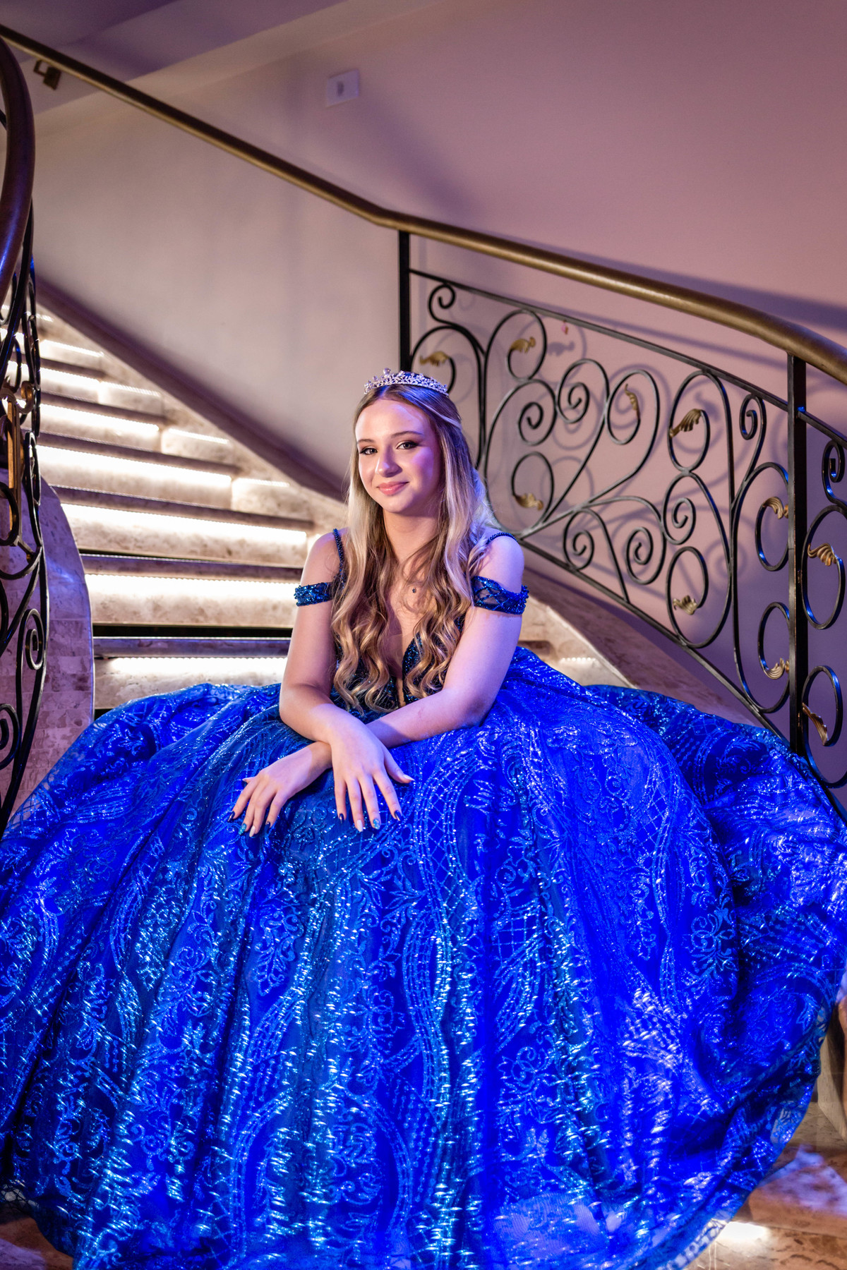 15anos, debutante, festade15anos, xvanos, decoracaode15anos, festaglam, decoracaomoderna, neonparty, festasofisticada, fotografiadeeventos, eventos15anos, decoracaodebutante, partydecor, cenário, brilho, requinte, estilo, decoração, vestido, balada, cenár