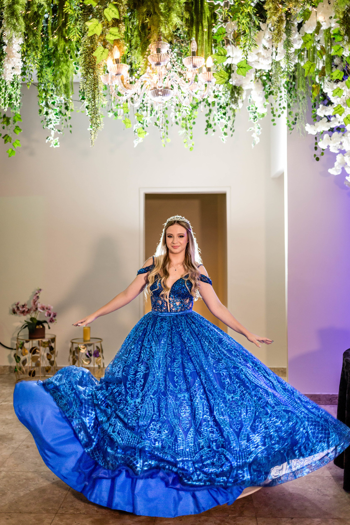 15anos, debutante, festade15anos, xvanos, decoracaode15anos, festaglam, decoracaomoderna, neonparty, festasofisticada, fotografiadeeventos, eventos15anos, decoracaodebutante, partydecor, cenário, brilho, requinte, estilo, decoração, vestido, balada, cenár