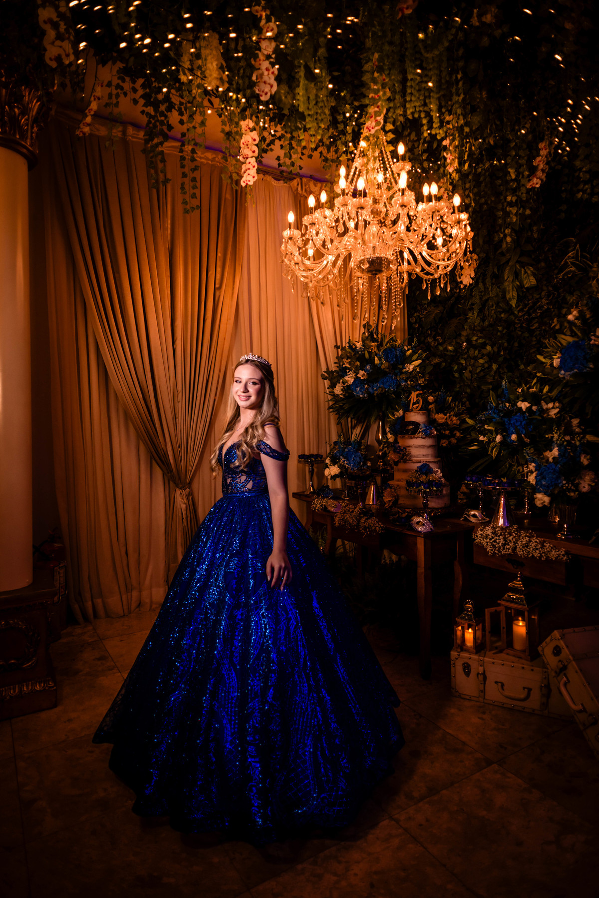 15anos, debutante, festade15anos, xvanos, decoracaode15anos, festaglam, decoracaomoderna, neonparty, festasofisticada, fotografiadeeventos, eventos15anos, decoracaodebutante, partydecor, cenário, brilho, requinte, estilo, decoração, vestido, balada, cenár